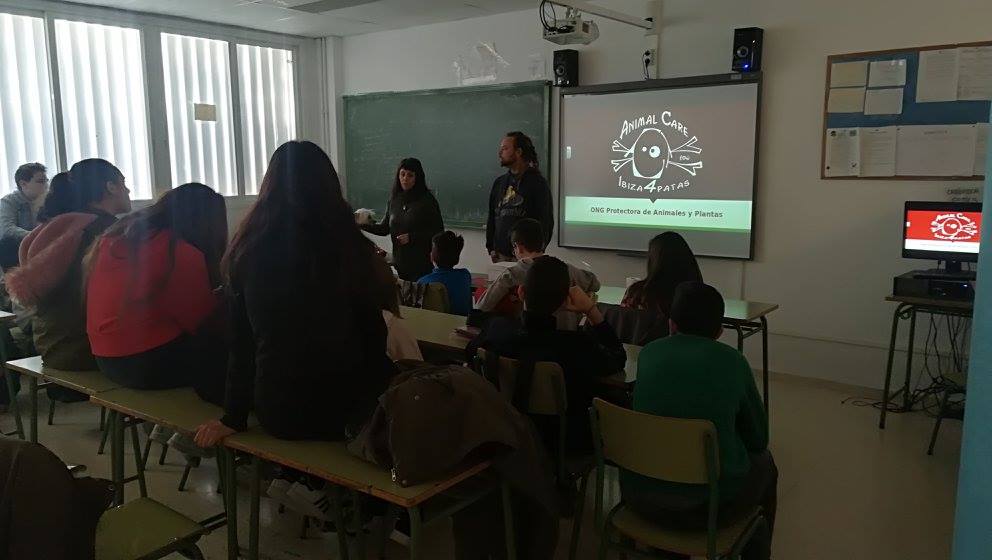 Charlas en Escuelas y Institutos.